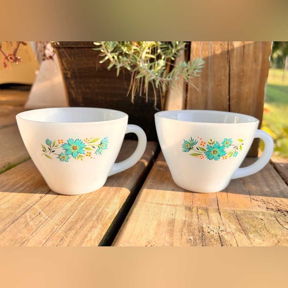 Vintage Vintage Anchor Hocking  fire king milk glass cups